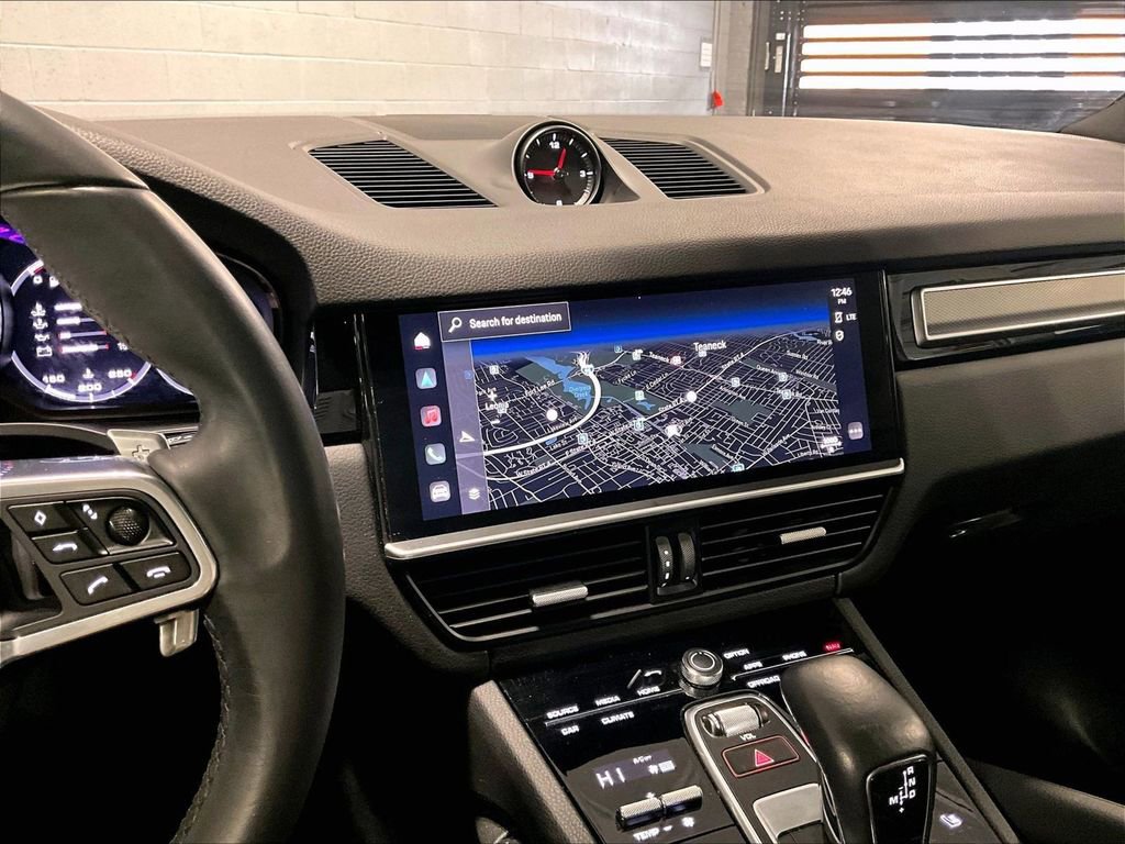 Certified 2023 Porsche Cayenne Platinum Edition image 10