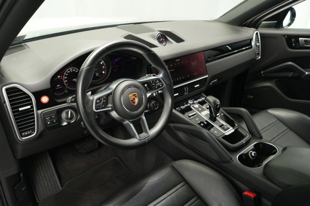 Used 2023 Porsche Cayenne Platinum Edition image 29