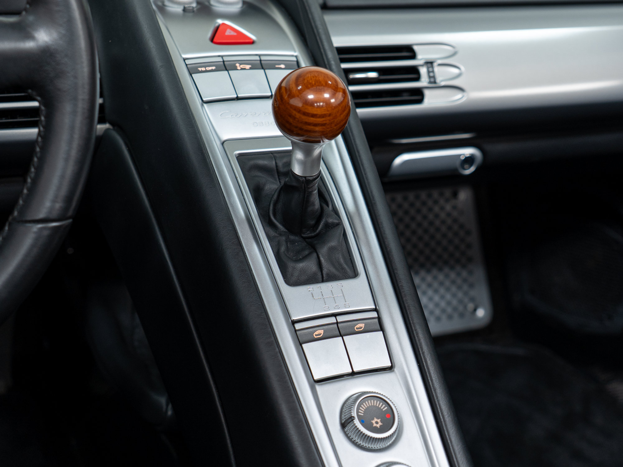 Used 2005 Porsche Carrera GT RWD image 36