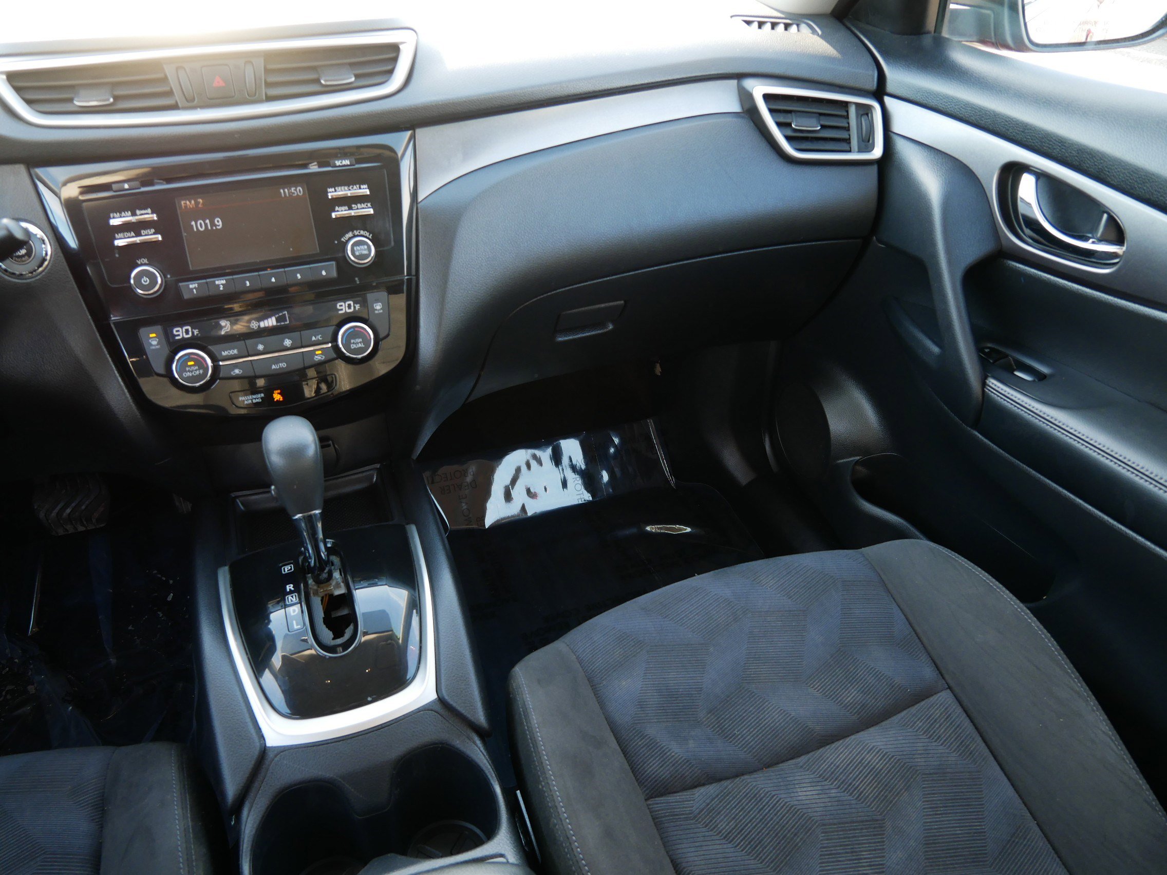 Used 2015 Nissan Rogue SV image 11