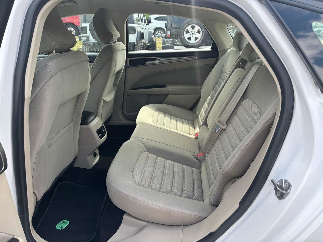 Used 2019 Ford Fusion SE FWD image 14