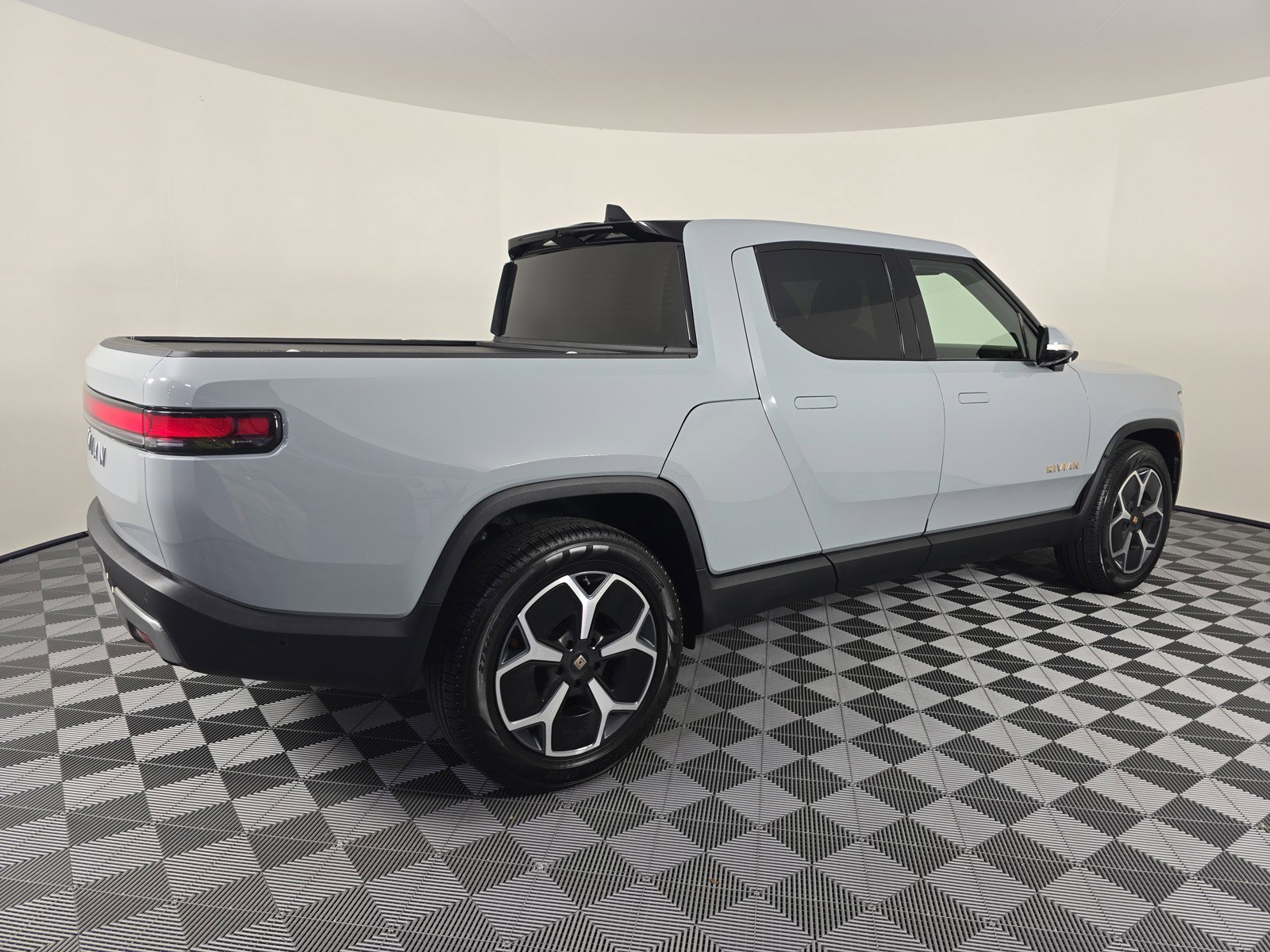 Used 2022 Rivian R1T Adventure image 5