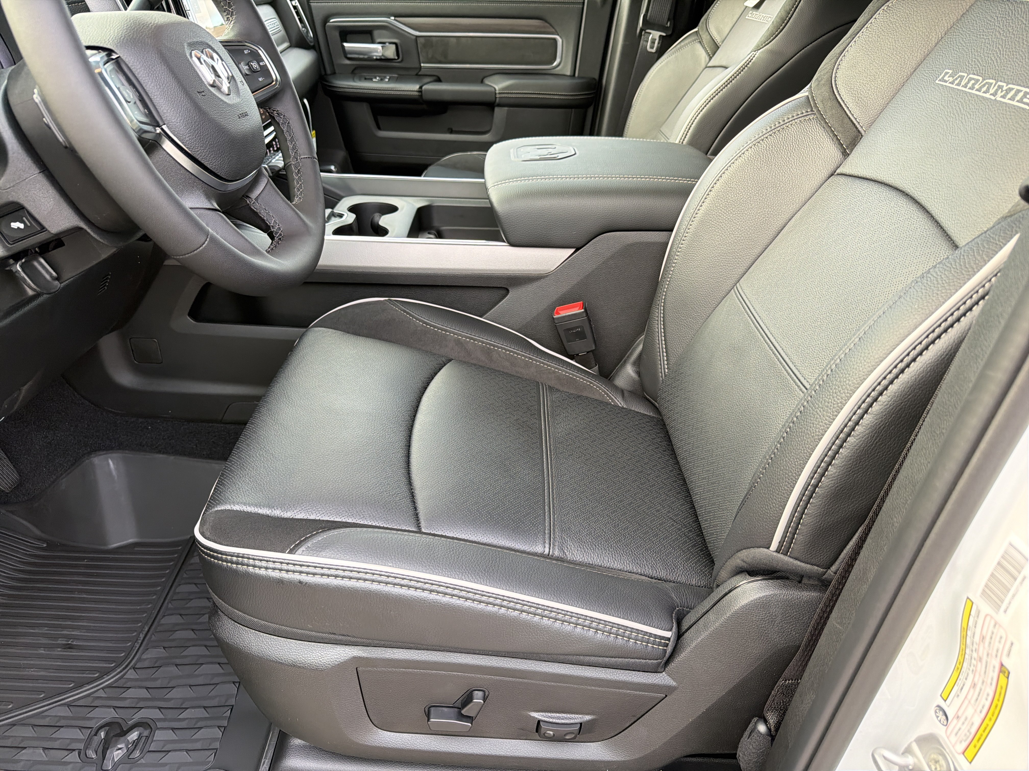 New 2026 RAM 2500 Laramie w/ Night Edition AWD/4WD image 8