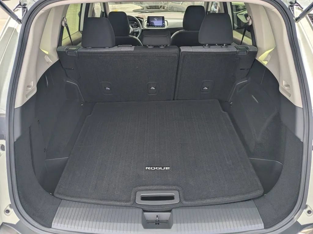Certified 2023 Nissan Rogue SV FWD image 14