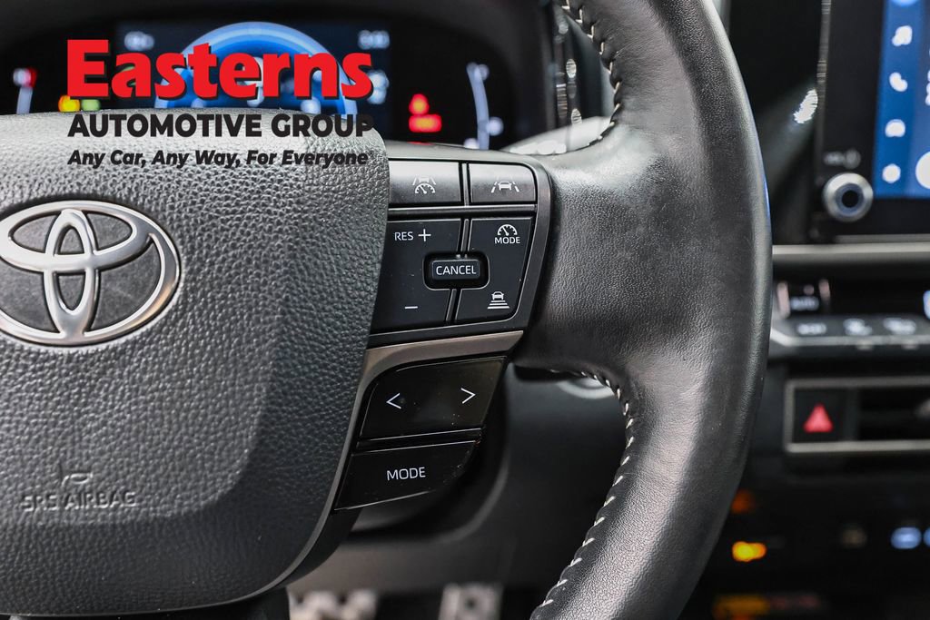 Used 2025 Toyota Camry SE w/ Convenience Package FWD image 16