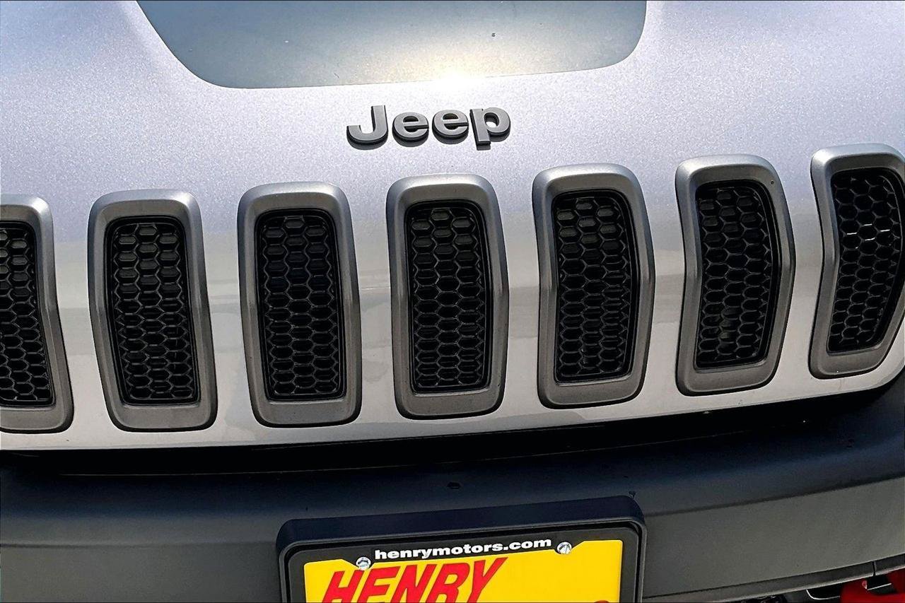 Used 2018 Jeep Cherokee Trailhawk w/ Quick Order Package 27L AWD/4WD image 34