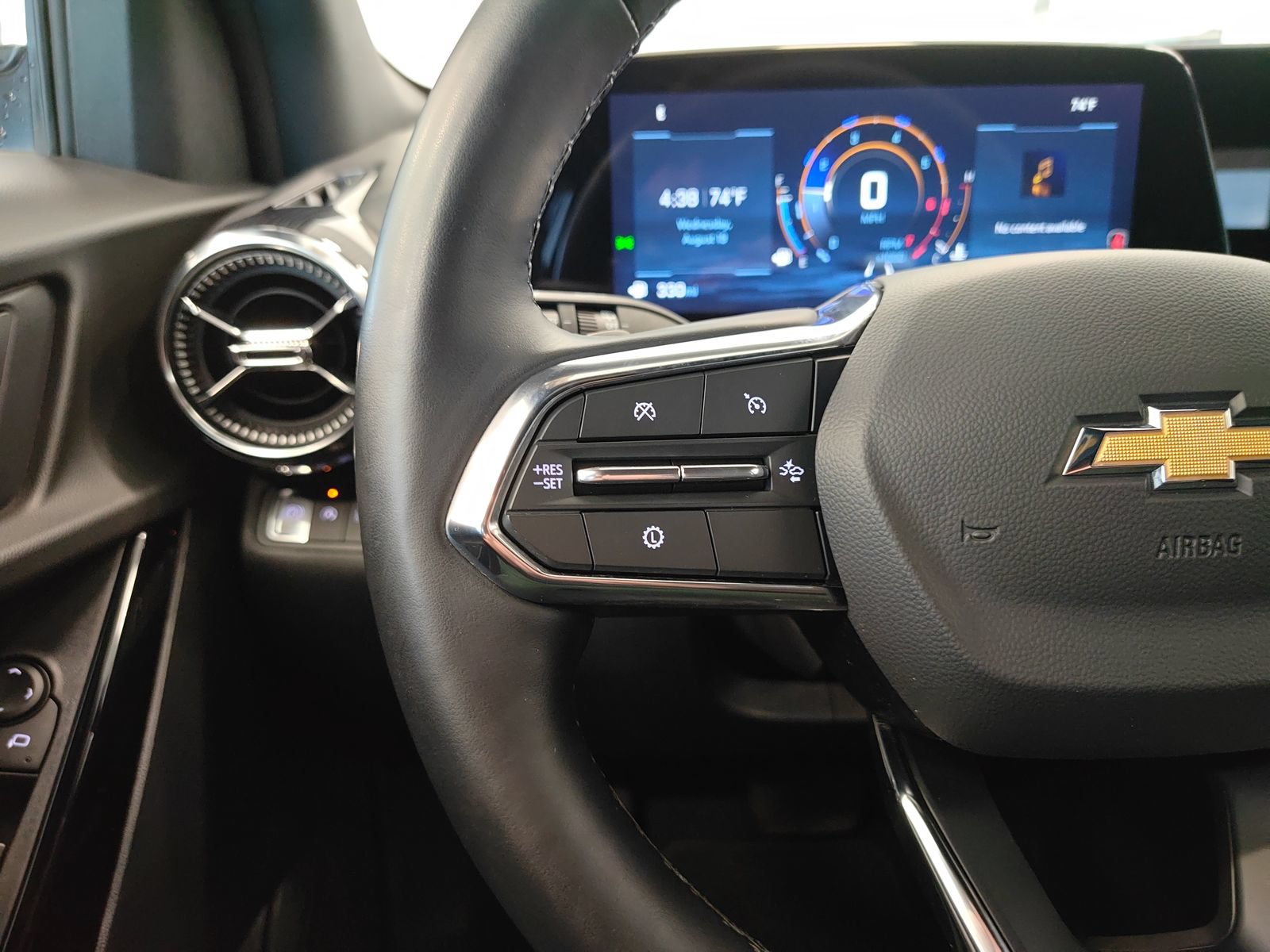 Used 2026 Chevrolet Equinox LT FWD image 19