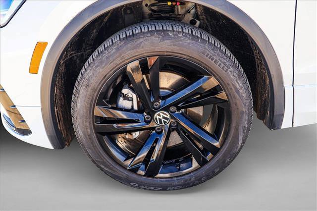 Used 2024 Volkswagen Tiguan SE R-Line AWD/4WD image 9