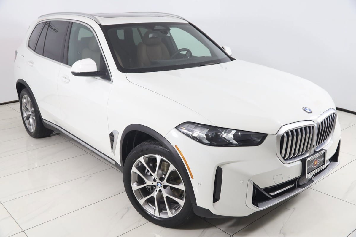 Used 2024 BMW X5 xDrive40i w/ Parking Assistance Package AWD/4WD image 18