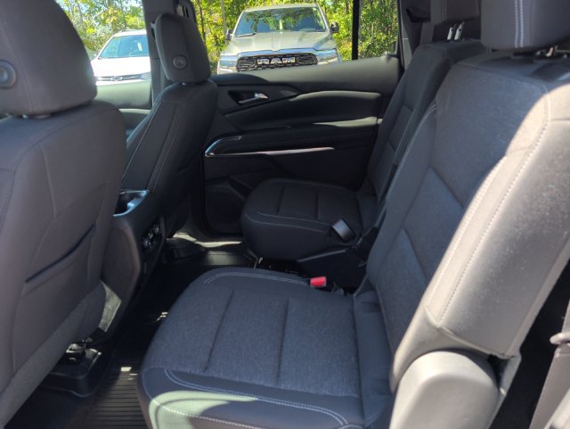 Used 2025 Chevrolet Traverse LT w/ Driver Confidence Package FWD image 28