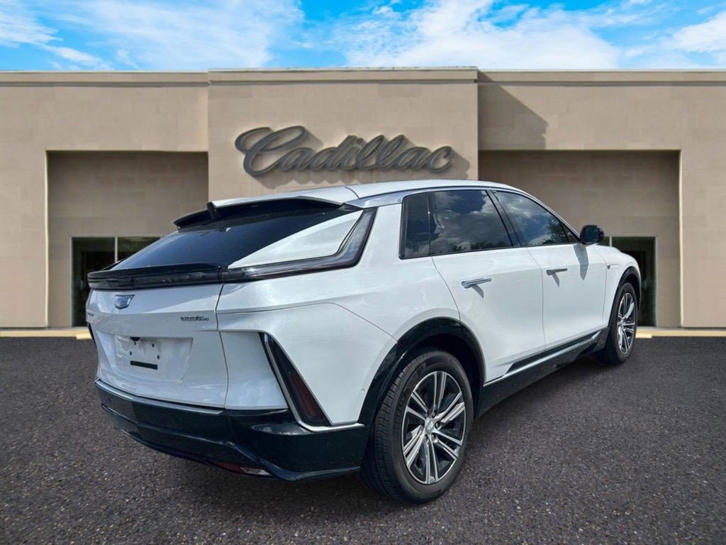 Certified 2024 Cadillac Lyriq Luxury image 3