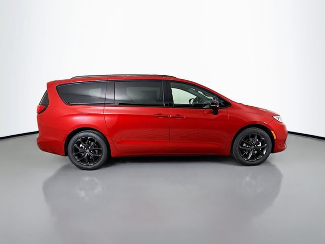 New 2026 Chrysler Pacifica Select w/ S Appearance Package FWD image 8