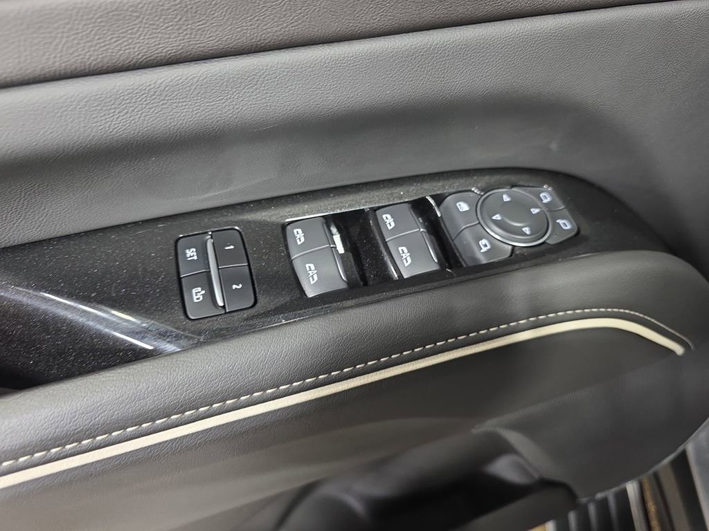Used 2024 Cadillac Escalade Sport w/ LPO, ONYX Package image 33