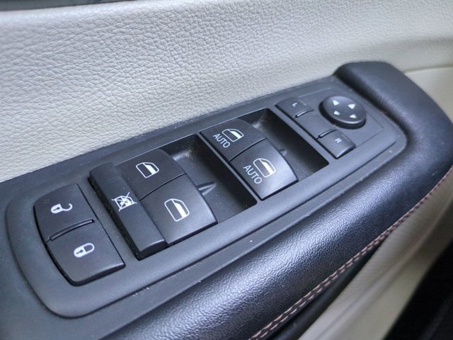 Used 2020 Chrysler Pacifica Touring-L image 23