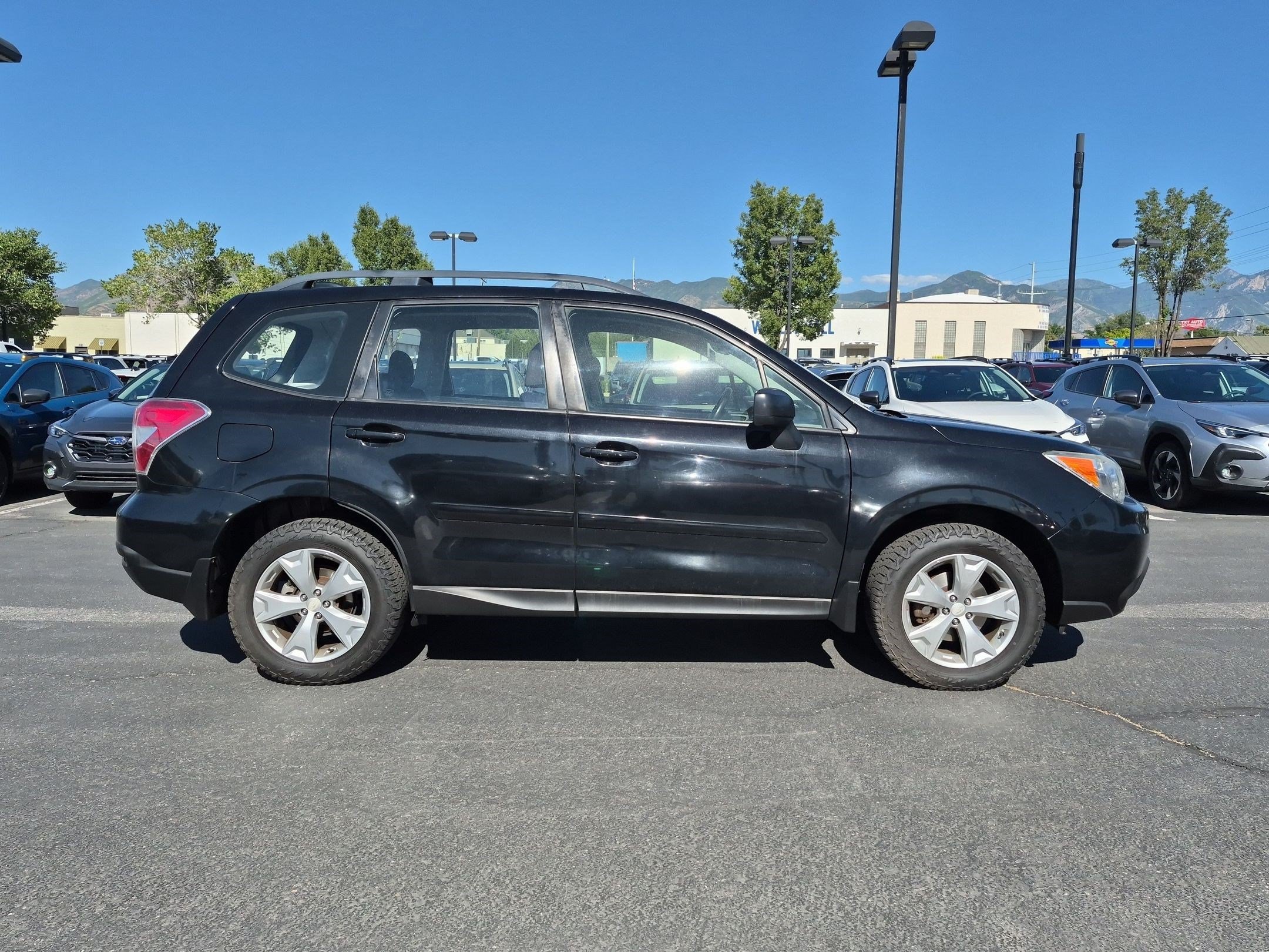 Used 2016 Subaru Forester 2.5i w/ Alloy Wheel Package AWD/4WD image 2