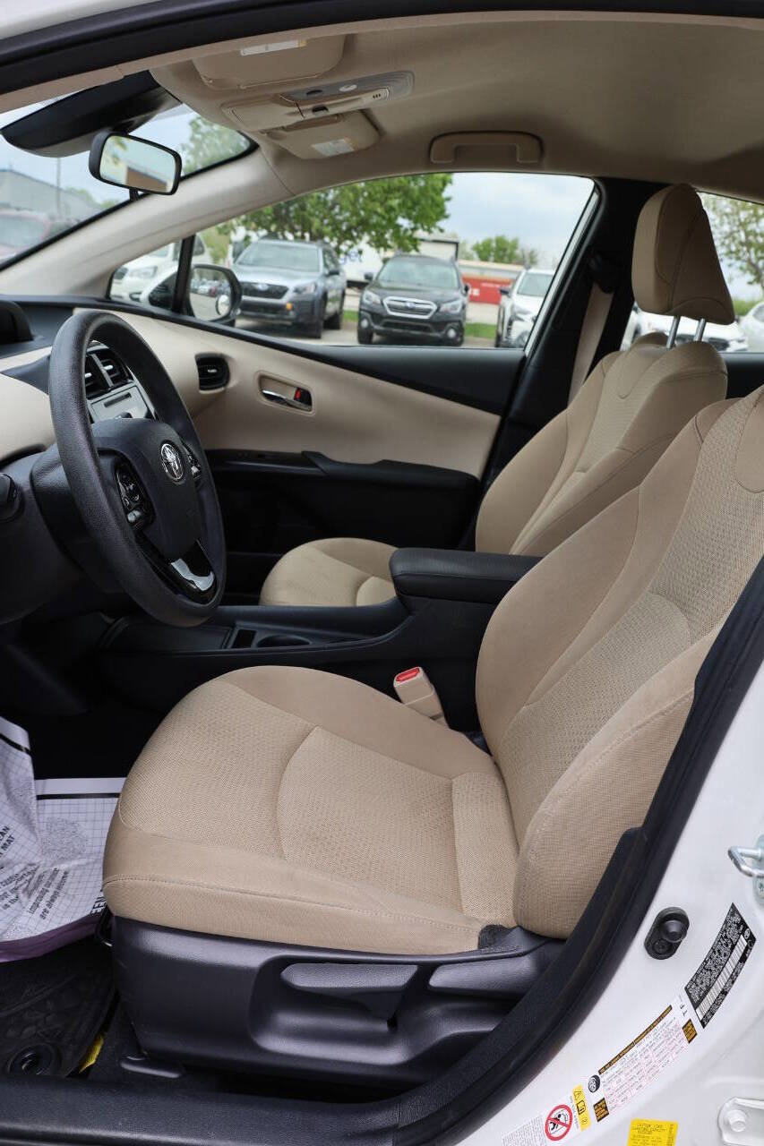 Used 2019 Toyota Prius LE AWD/4WD image 13