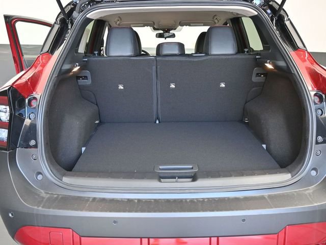 Used 2025 Nissan Kicks SR FWD image 13