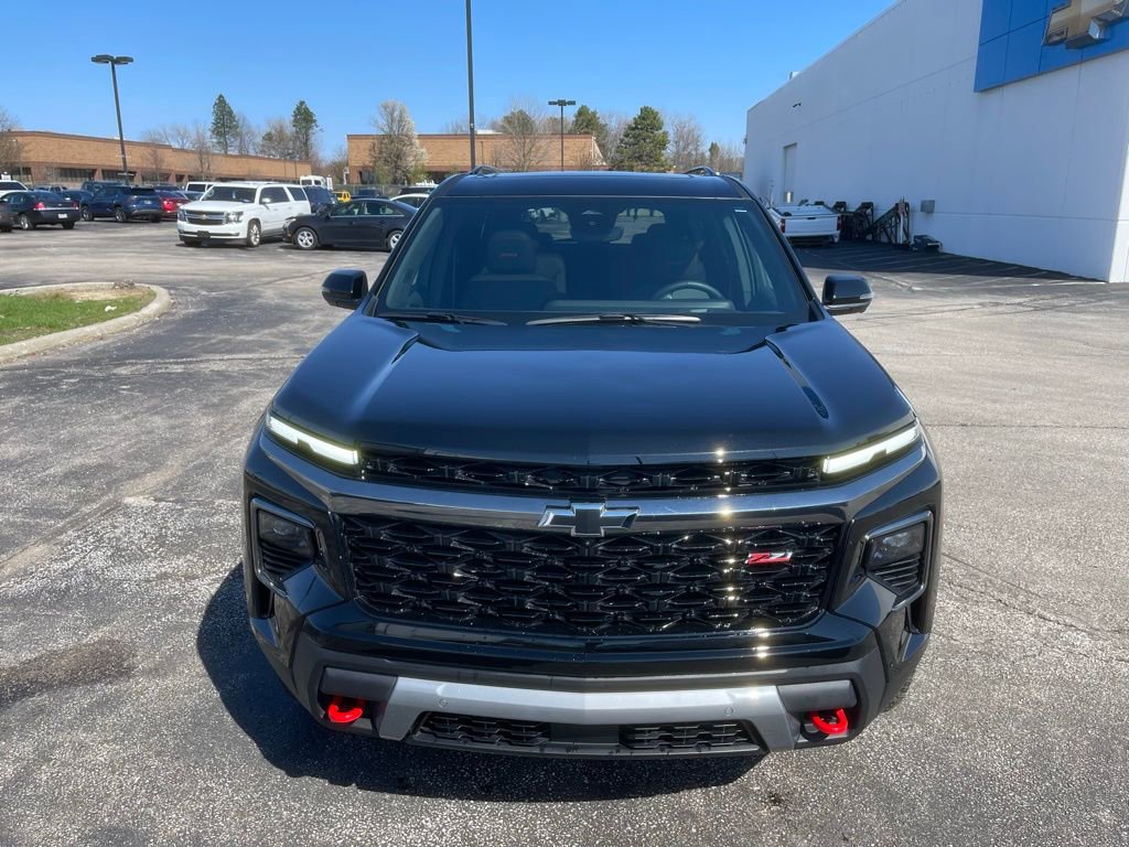 Used 2025 Chevrolet Traverse Z71 w/ Enhanced Driving Package image 2