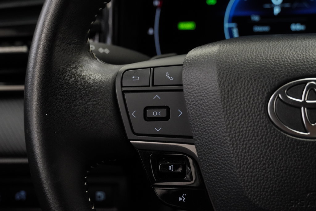 Used 2025 Toyota Camry SE FWD image 35