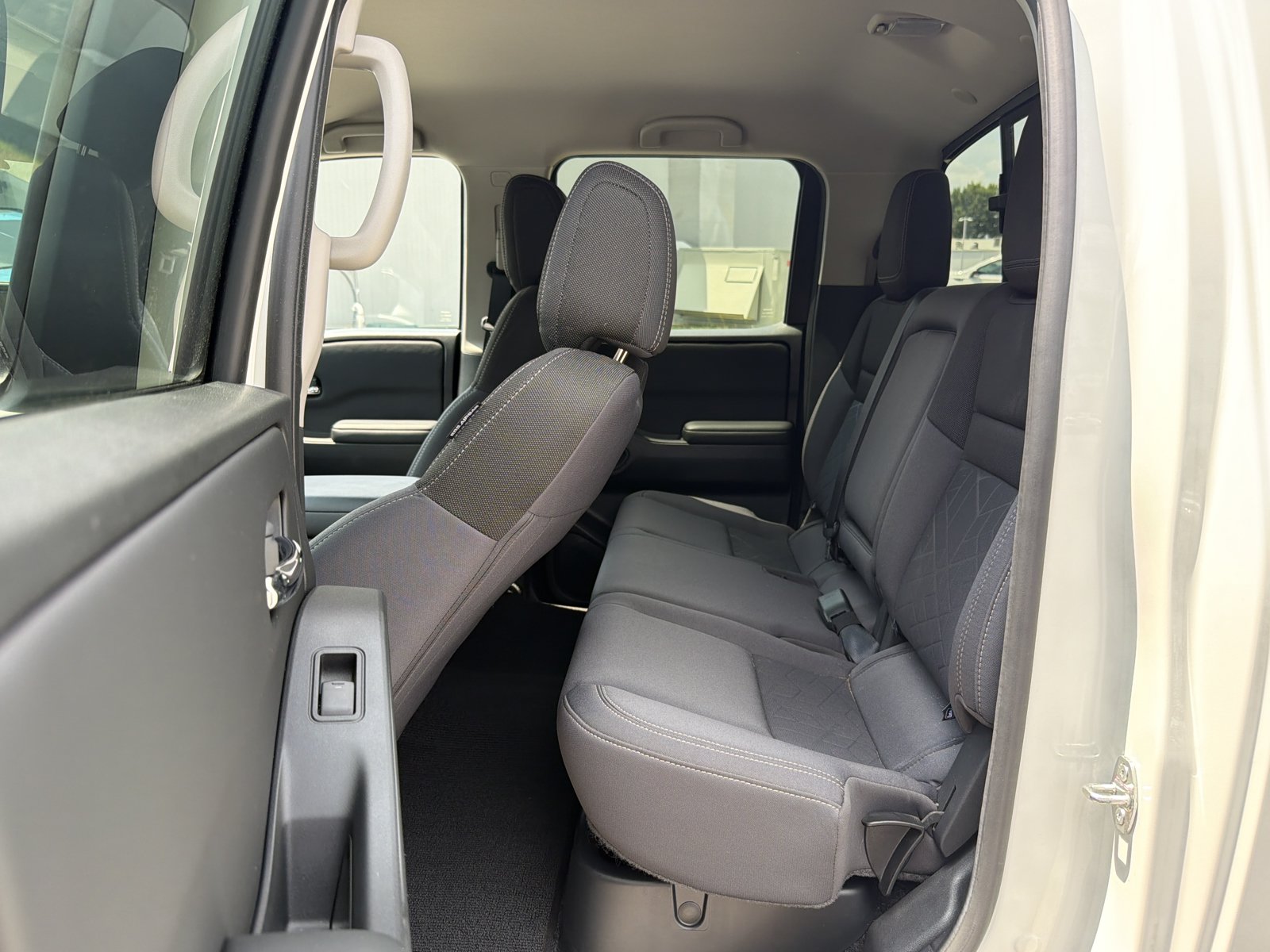 Used 2025 Nissan Frontier SV RWD image 28