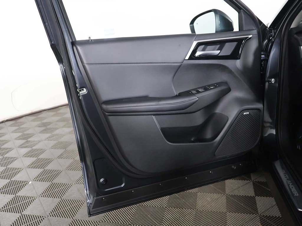 New 2026 Mitsubishi Outlander SE FWD image 23