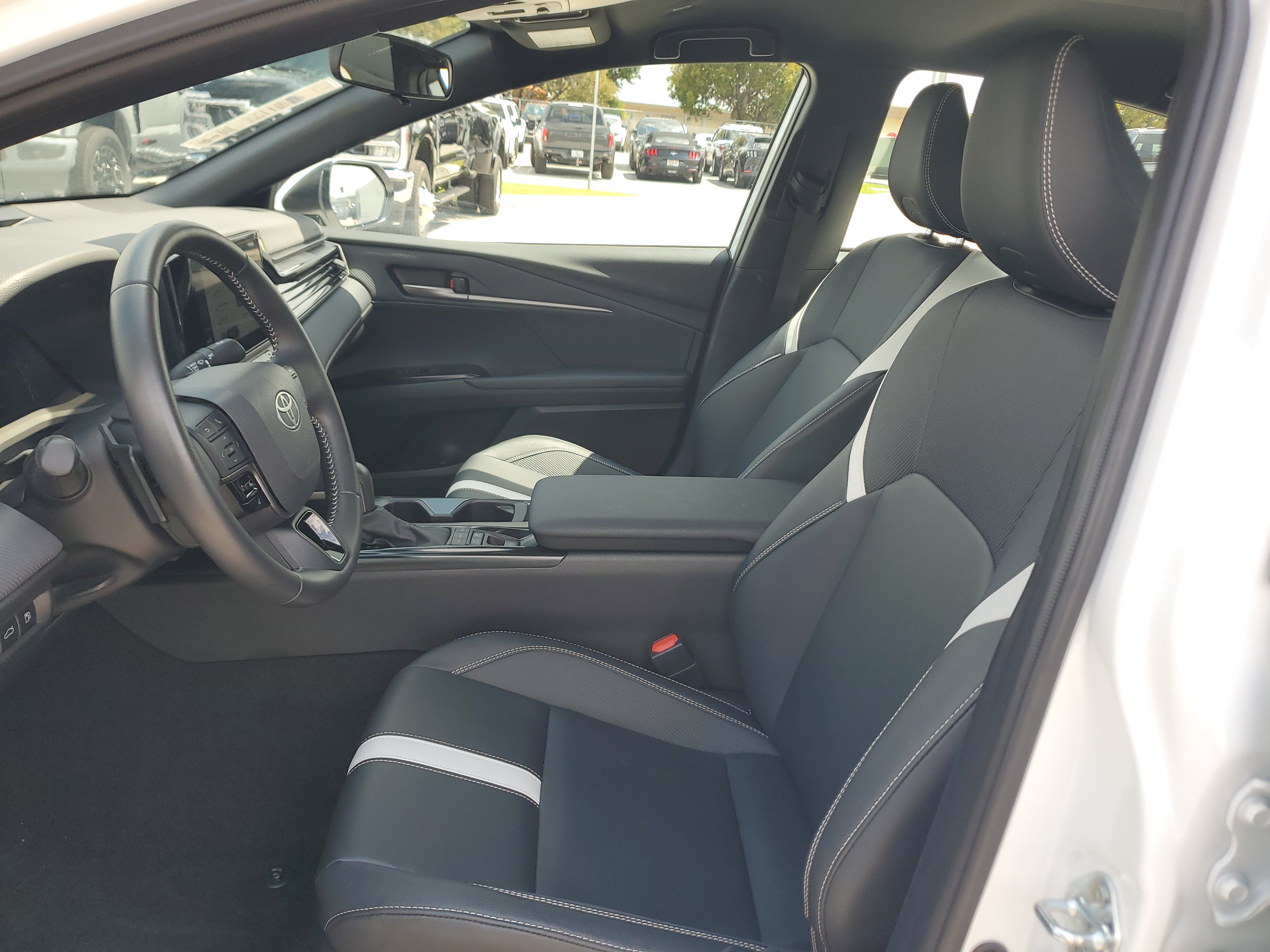 Used 2025 Toyota Camry SE FWD image 10