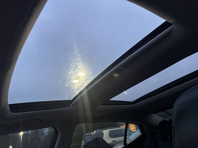 Used 2016 Nissan Maxima Platinum w/ Interior Lighting Package image 11