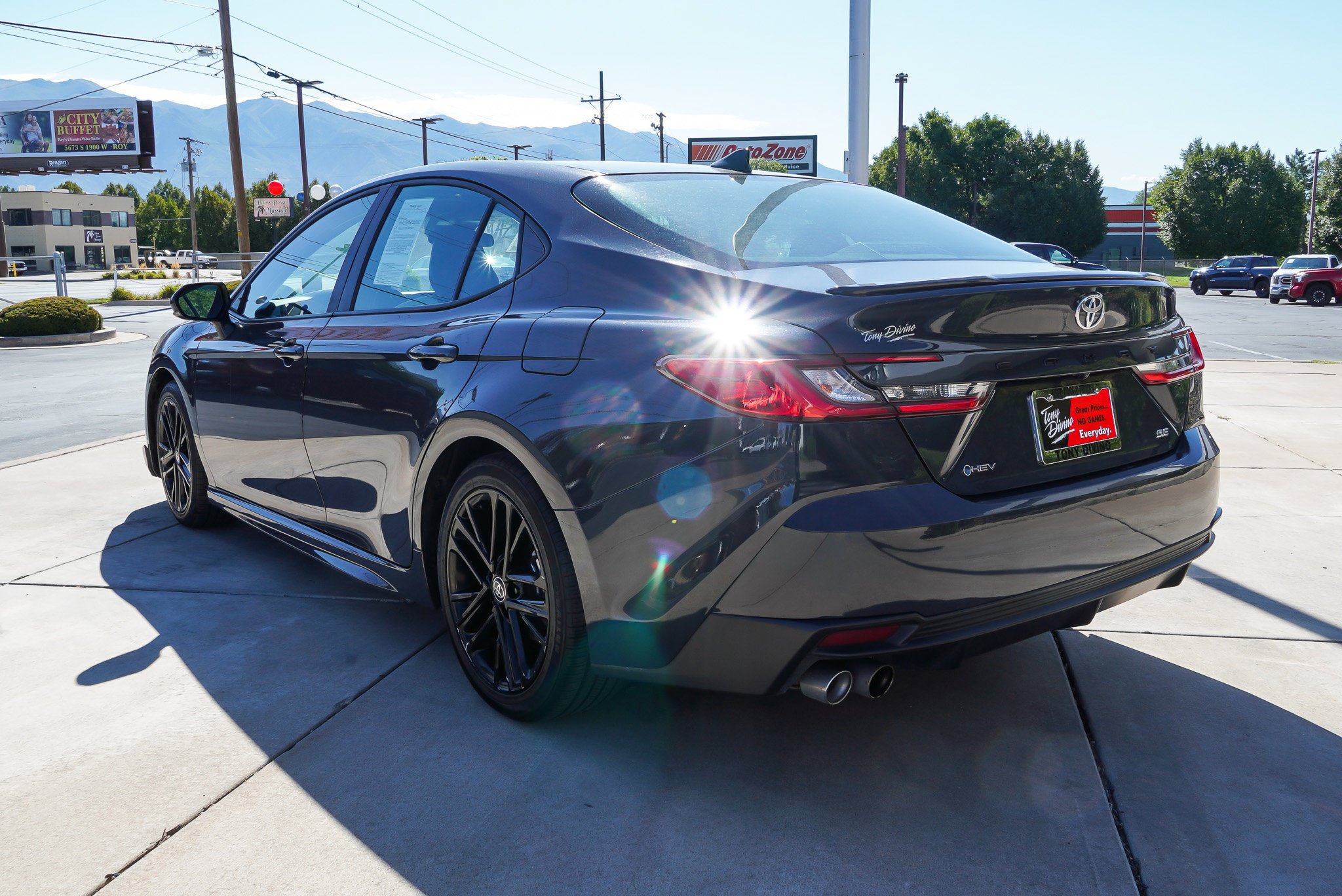 Used 2025 Toyota Camry SE FWD image 6