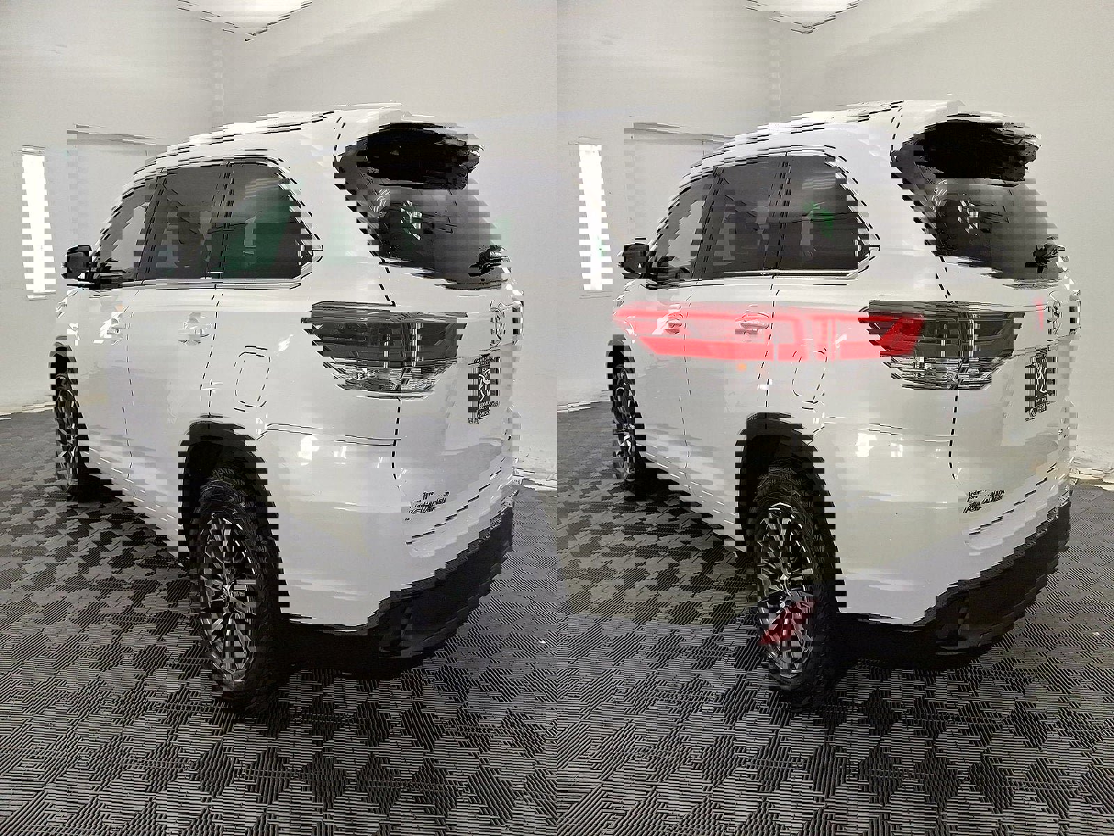 Used 2018 Toyota Highlander XLE AWD/4WD image 22