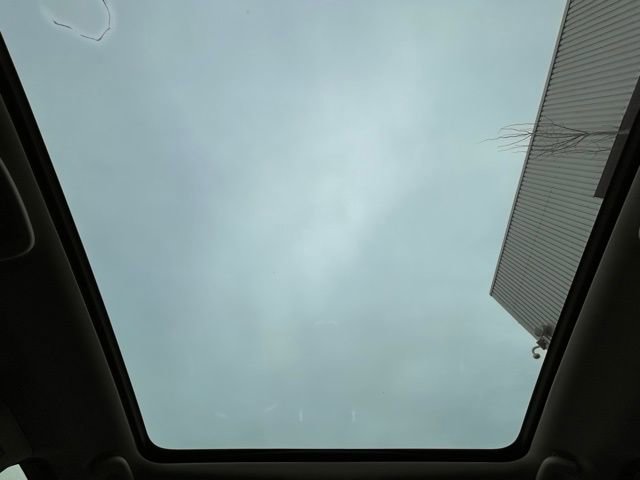 Used 2018 Land Rover Discovery Sport HSE image 13