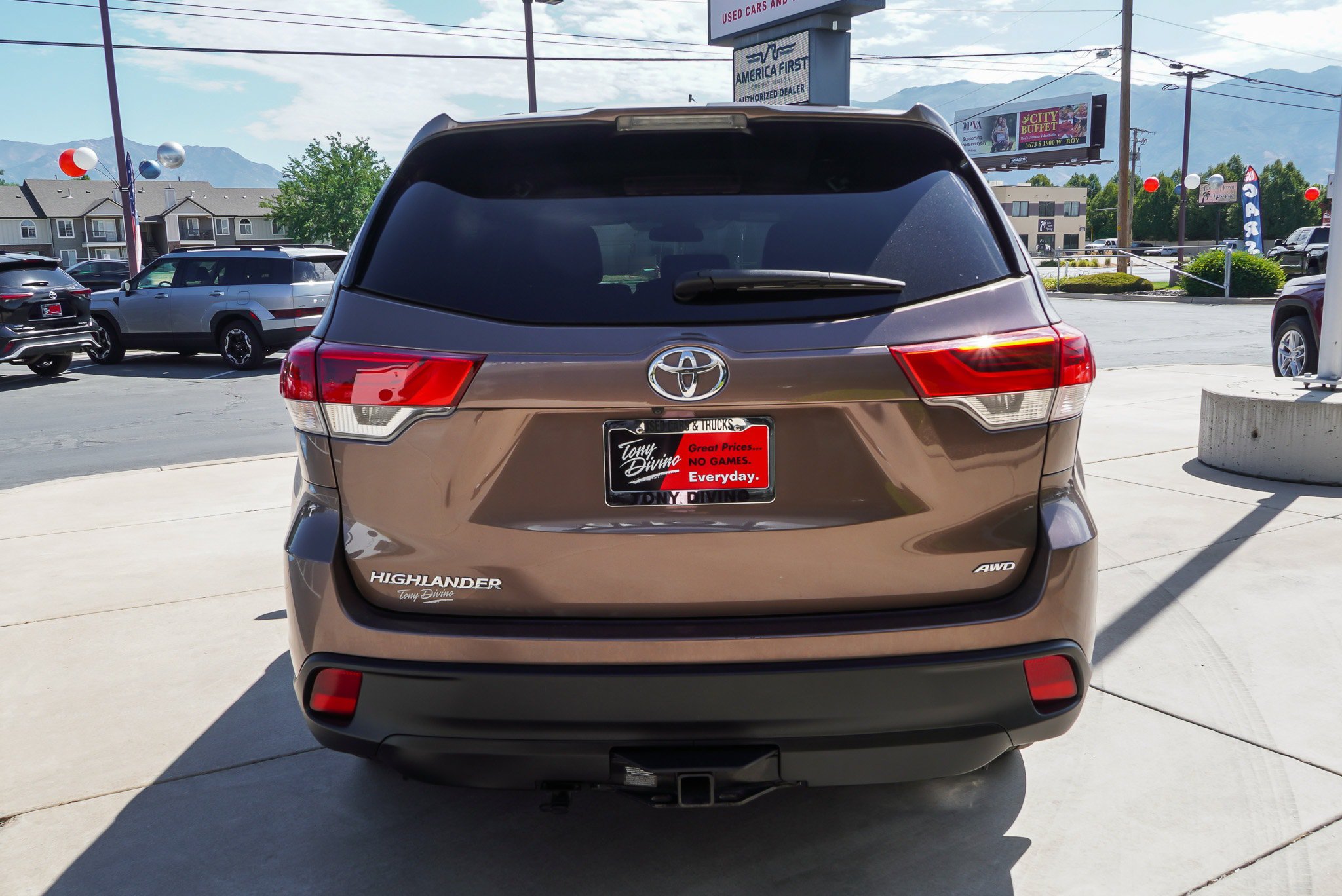 Used 2019 Toyota Highlander LE AWD/4WD image 7