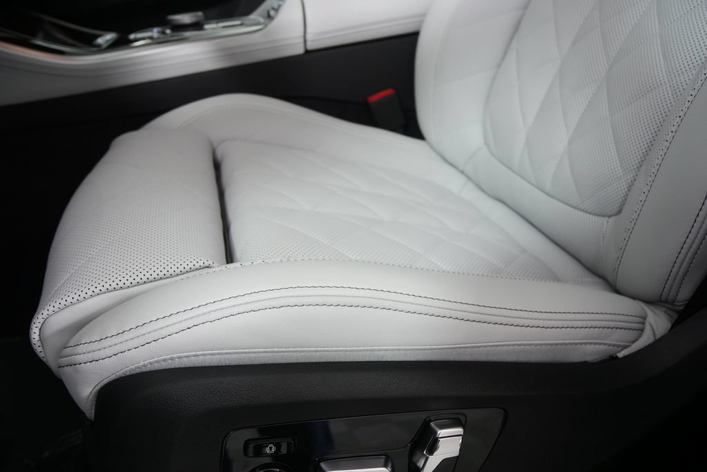 Used 2026 BMW X5 sDrive40i w/ M Sport Package RWD image 10