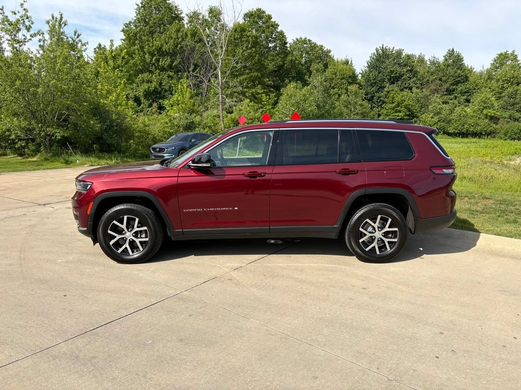 Used 2023 Jeep Grand Cherokee L Limited AWD/4WD image 6