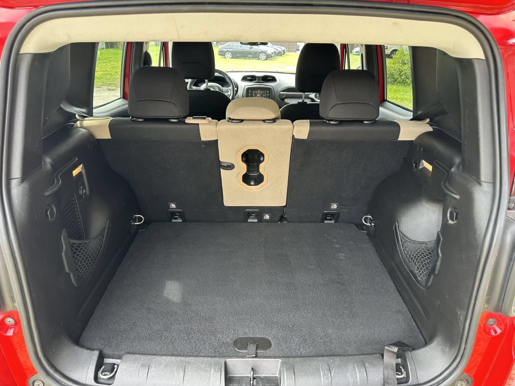 Used 2017 Jeep Renegade Latitude w/ Popular Equipment Group FWD image 14