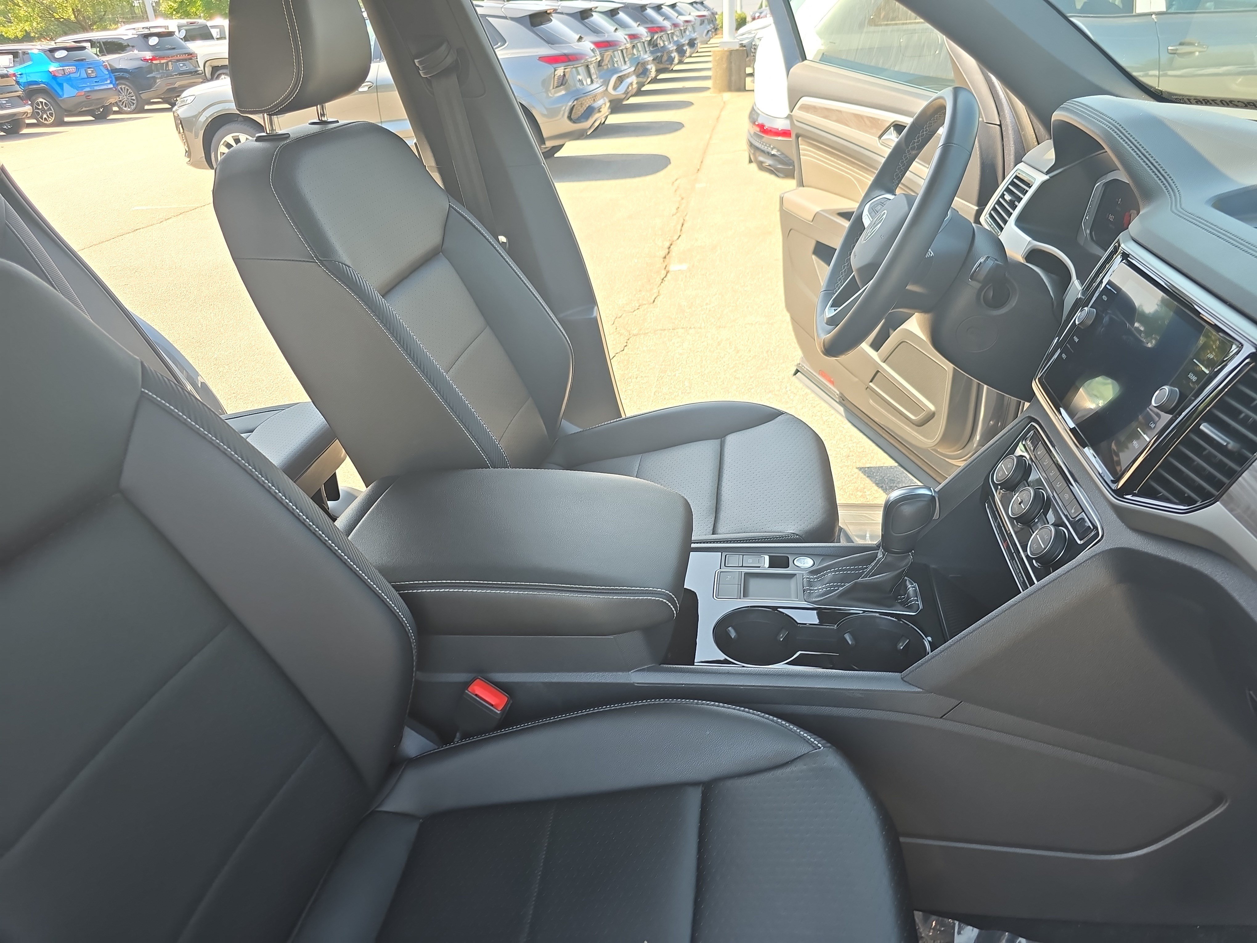 Used 2023 Volkswagen Atlas Cross Sport SE w/ Panoramic Sunroof Package FWD image 10