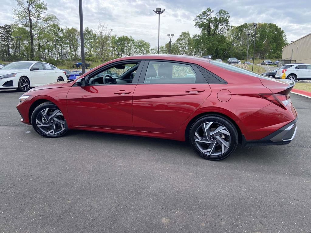 Certified 2025 Hyundai Elantra Sport FWD image 6
