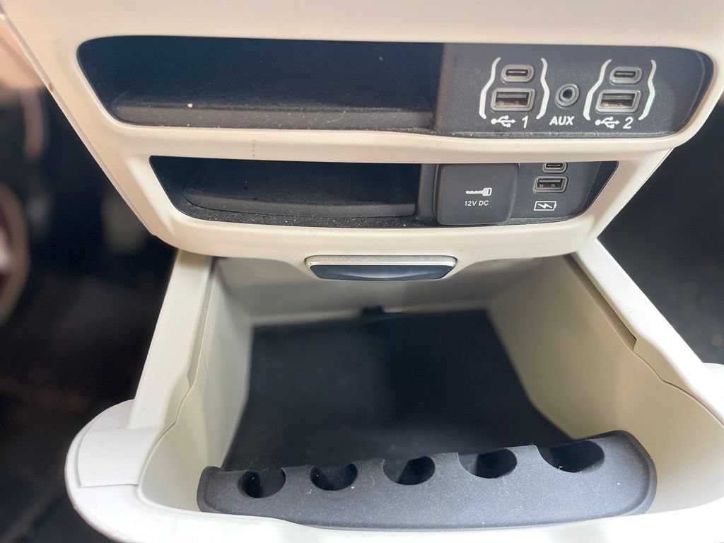 Used 2022 Chrysler Pacifica Touring-L FWD image 22