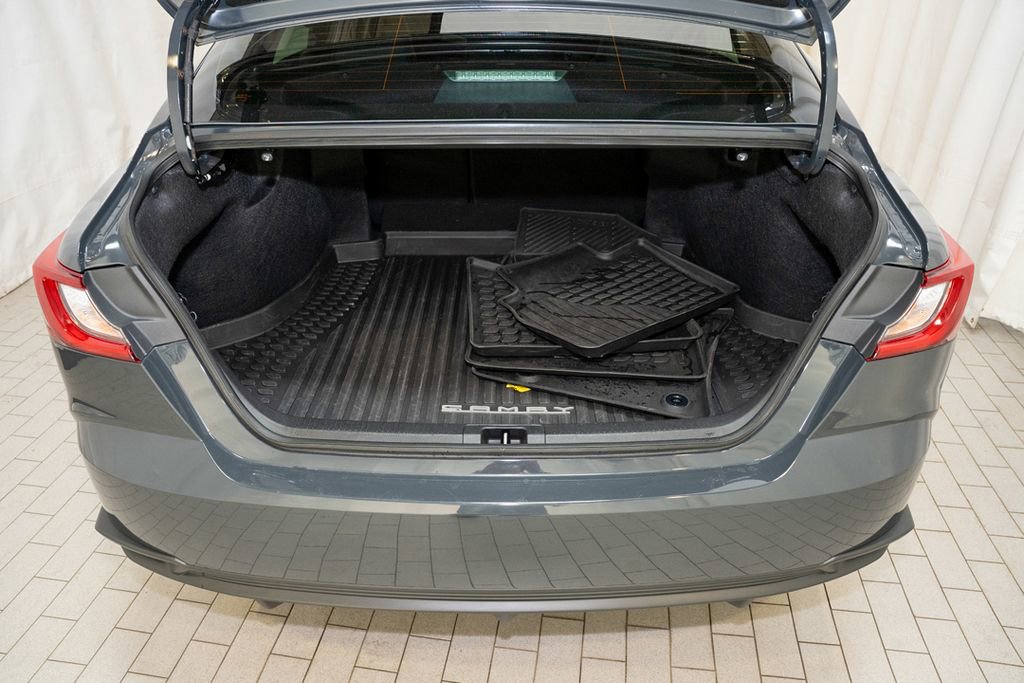 Used 2025 Toyota Camry SE image 5