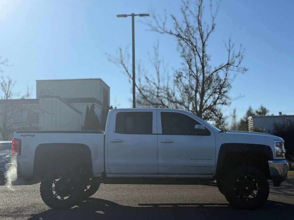 Used 2018 Chevrolet Silverado 1500 LT w/ LT Eassist Package image 6