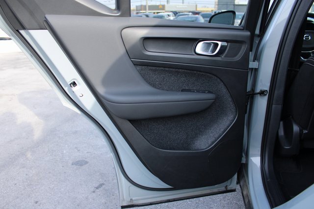 Used 2025 Volvo XC40 B5 Plus image 30