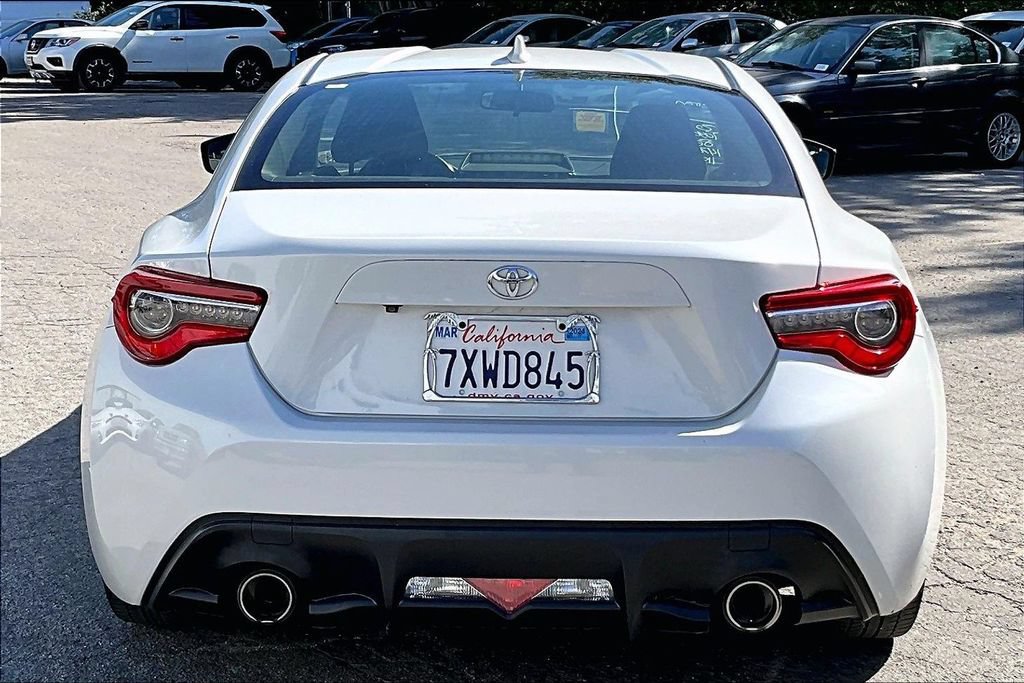 Used 2017 Toyota 86 RWD image 5