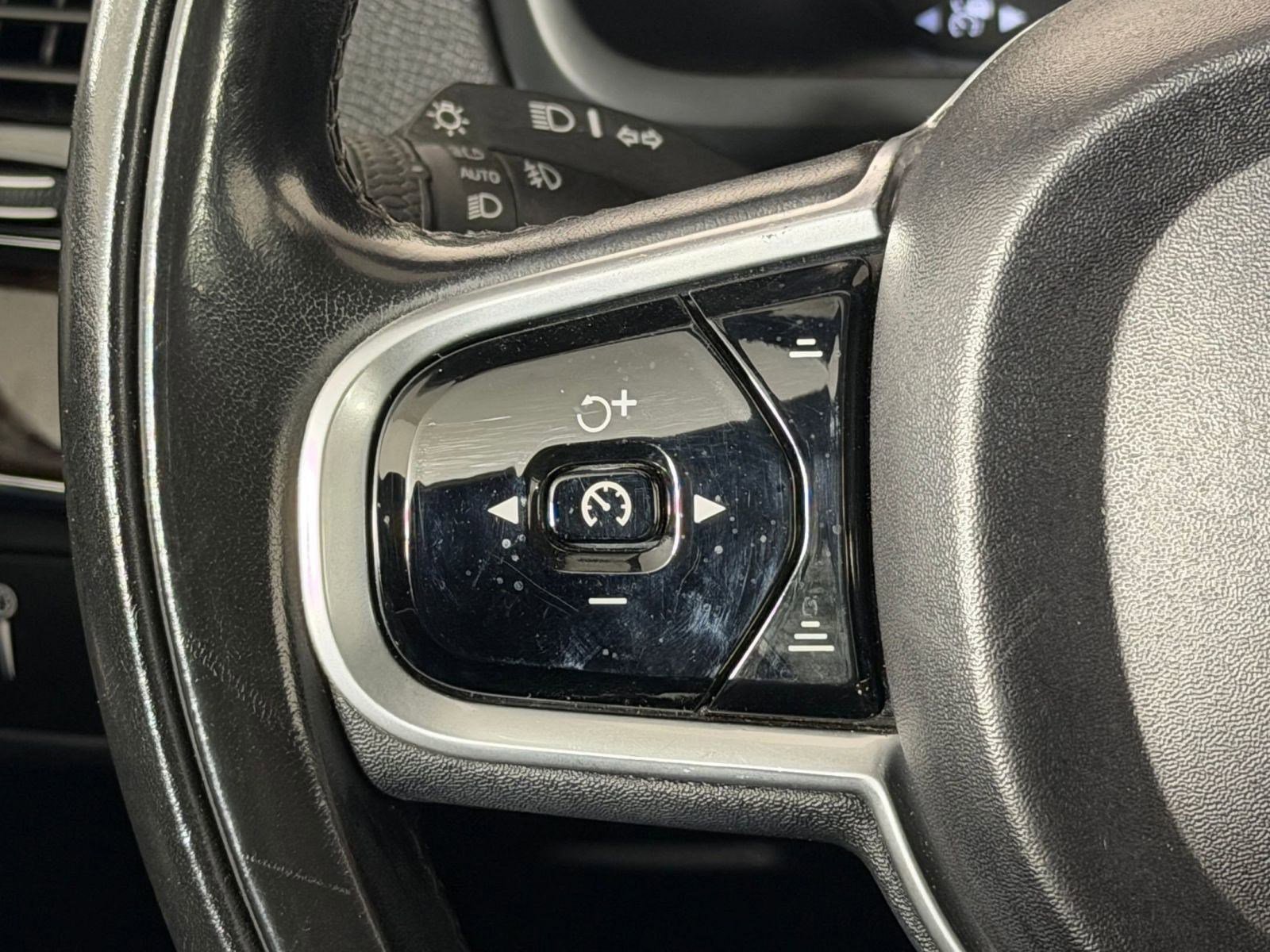 Used 2016 Volvo XC90 T6 Momentum w/ Momentum Plus Package image 16