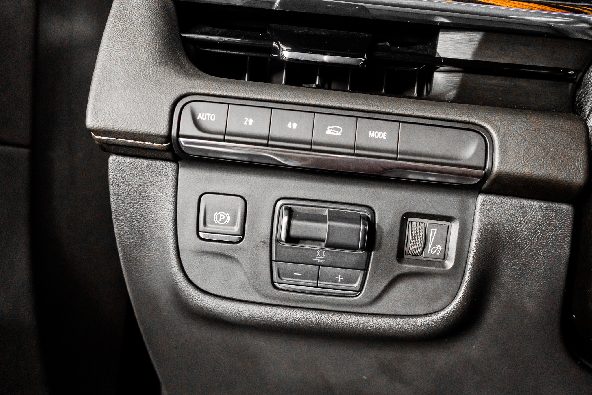 Used 2024 Cadillac Escalade ESV Premium Luxury image 43