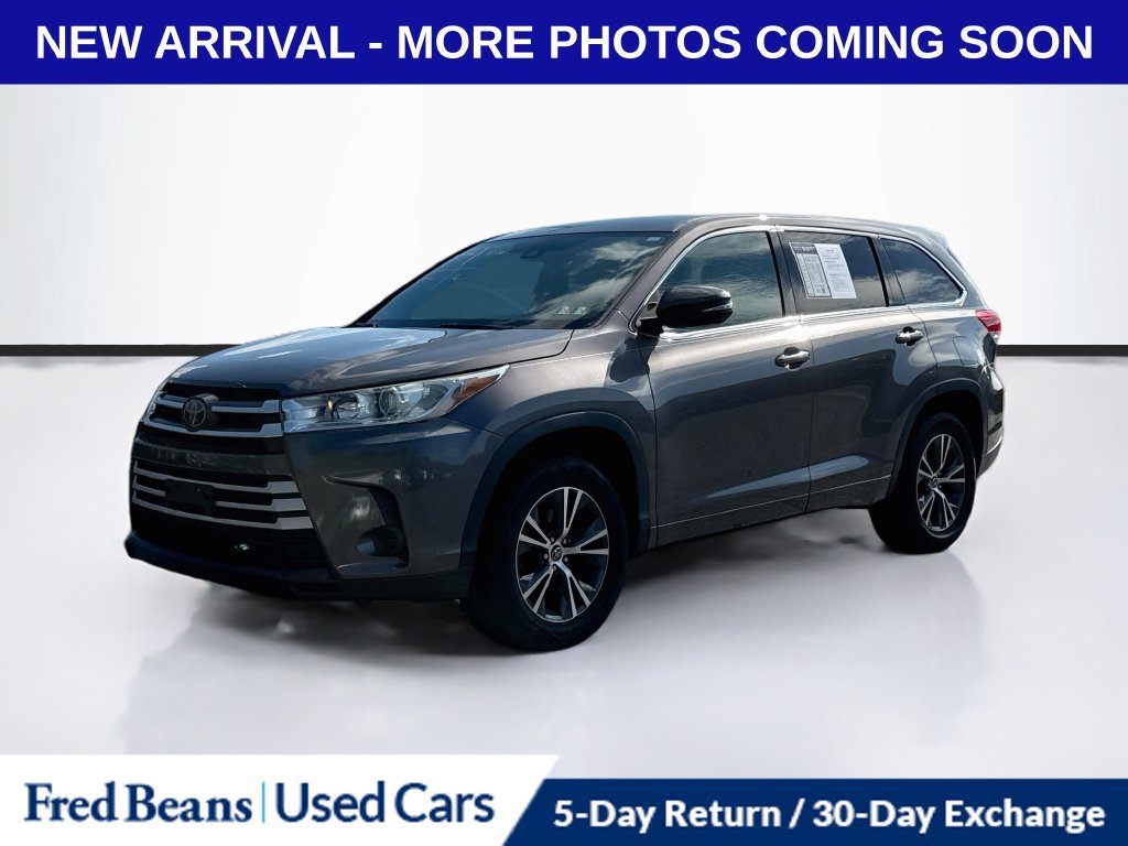 Used 2017 Toyota Highlander LE FWD image 3