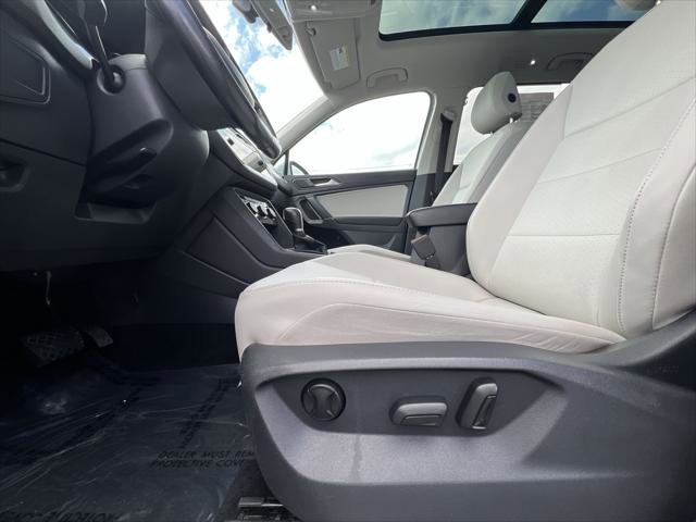 Used 2018 Volkswagen Tiguan SE AWD/4WD image 12