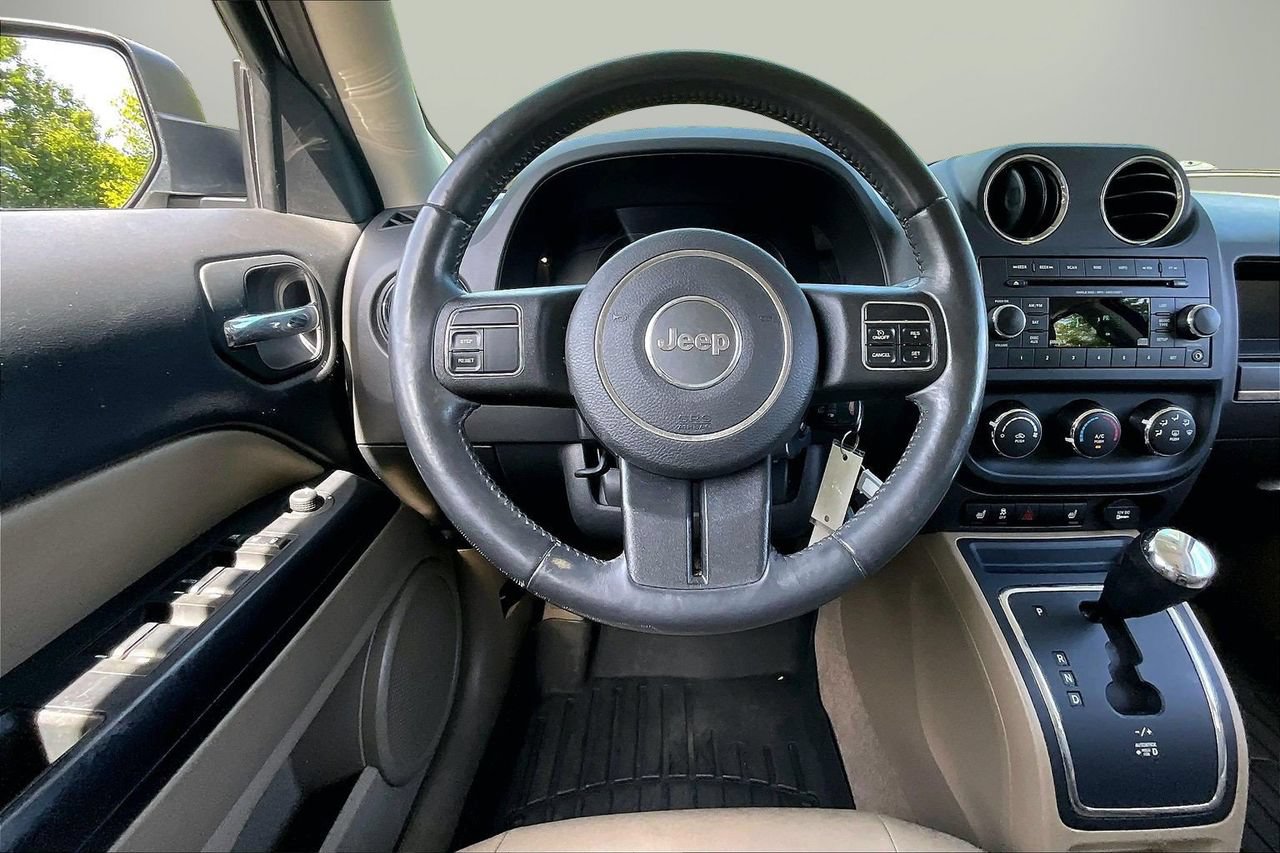 Used 2015 Jeep Patriot High Altitude FWD image 11
