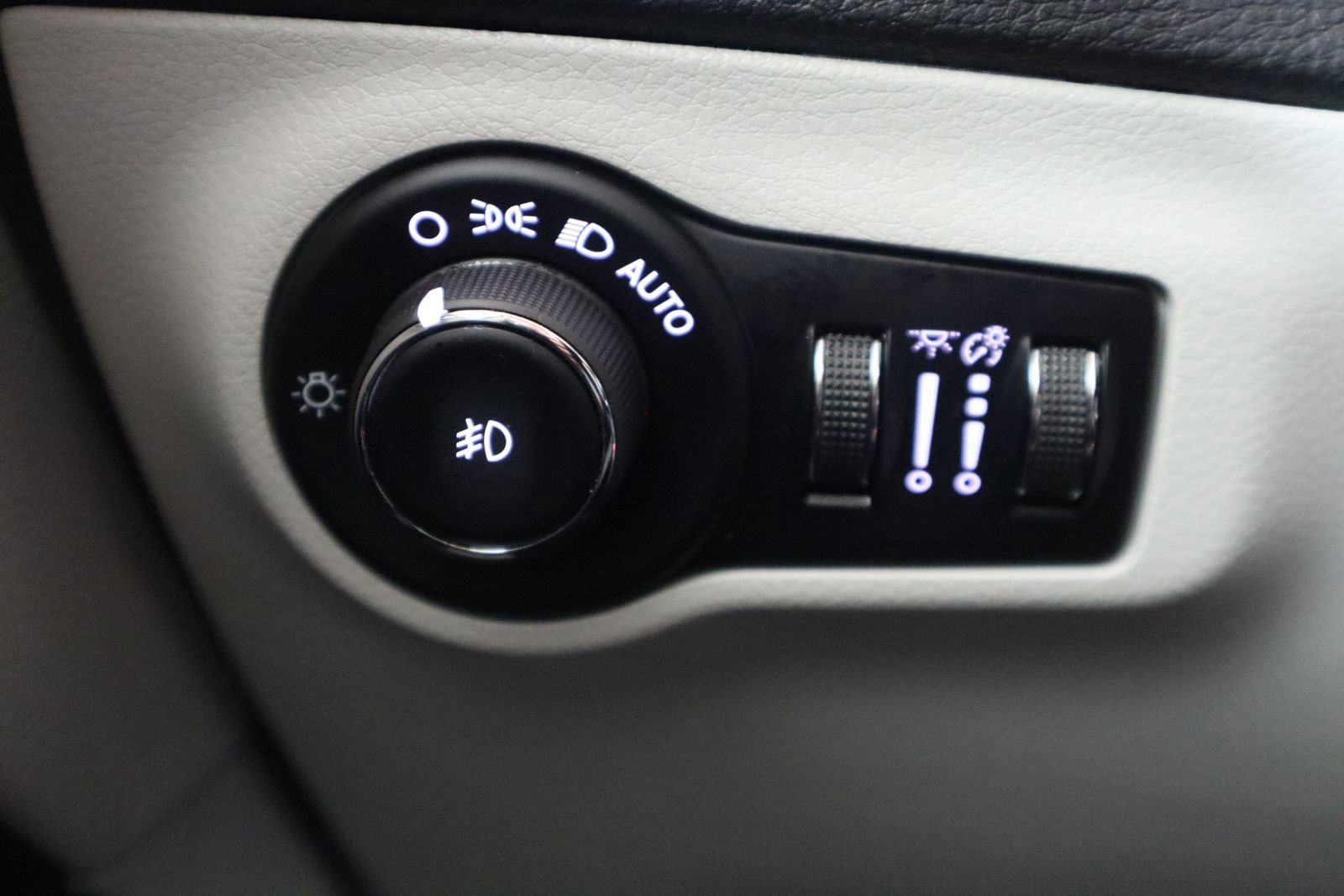 Used 2021 Jeep Compass Latitude w/ Driver Assistance Group image 40