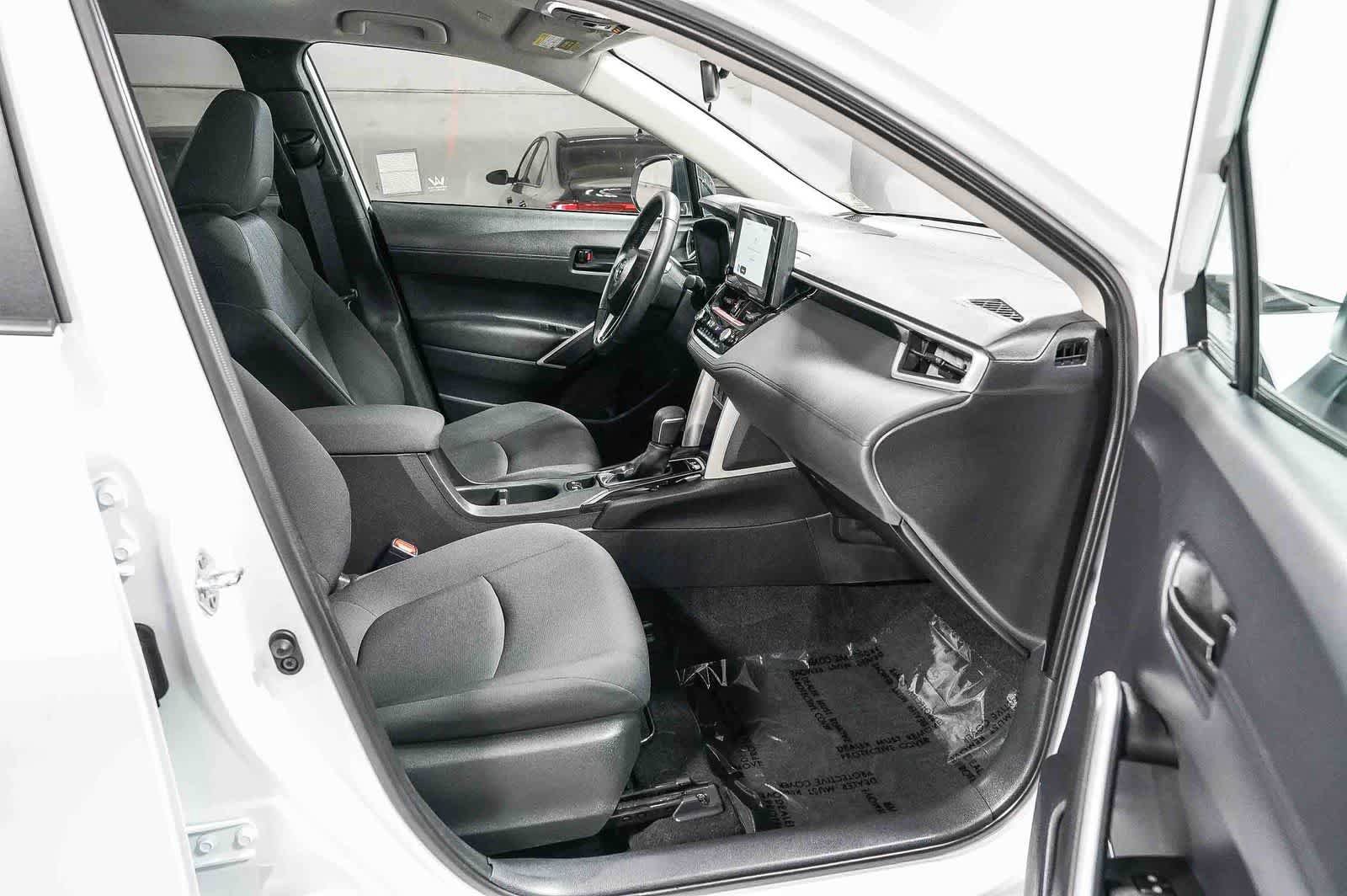 Certified 2025 Toyota Corolla Cross LE FWD image 17