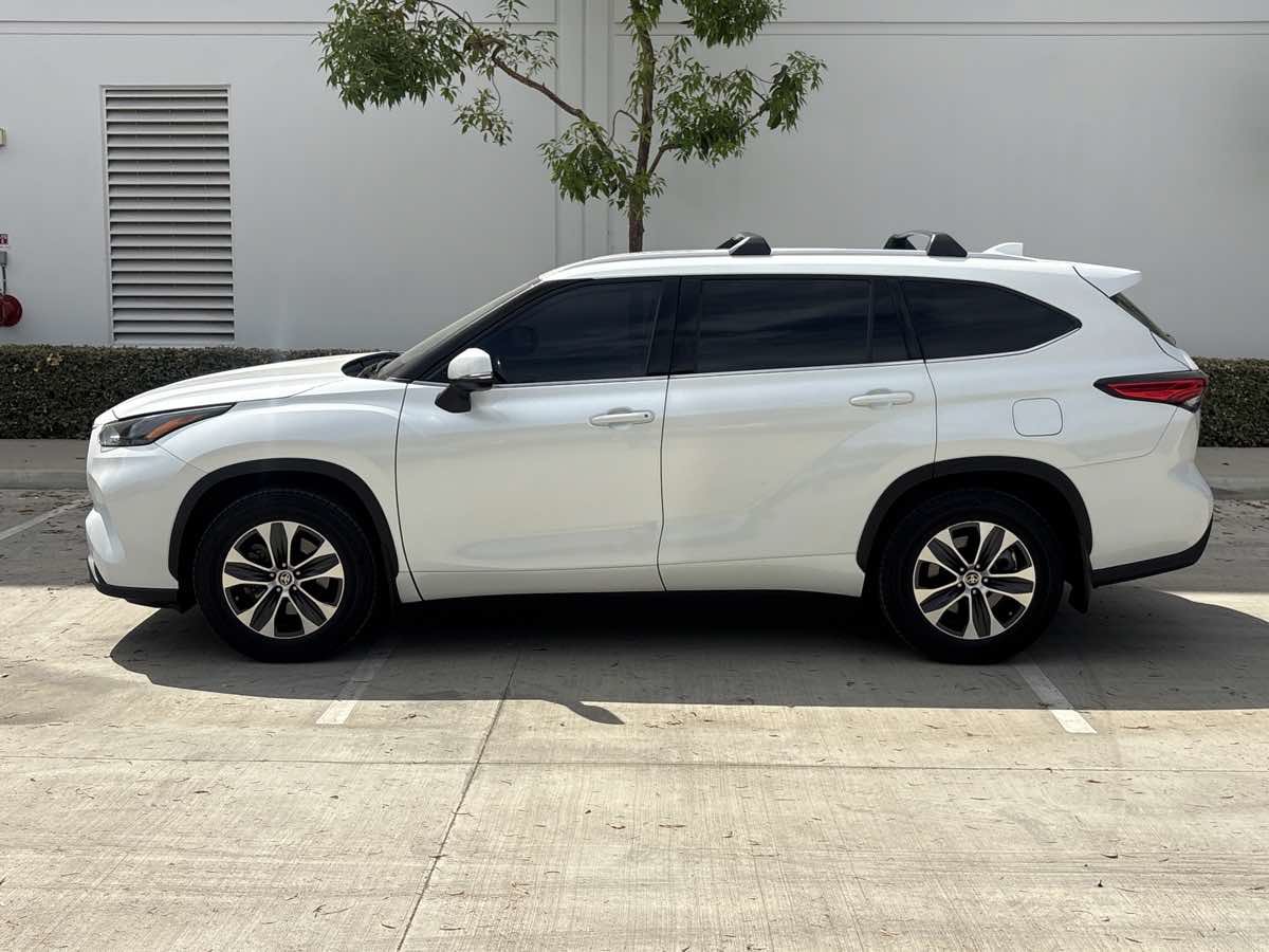 Used 2022 Toyota Highlander XLE FWD image 6