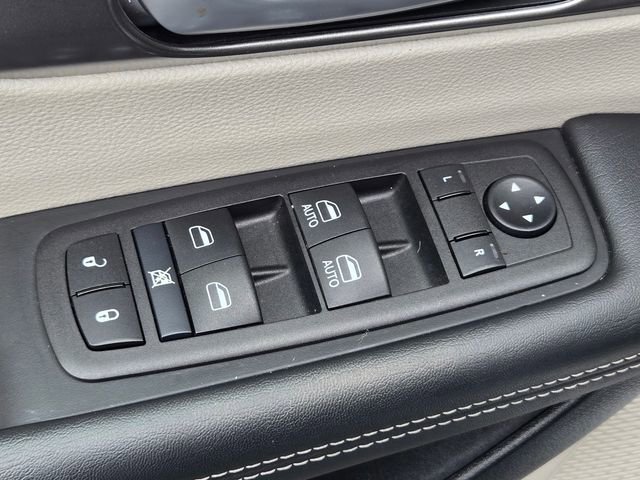 Used 2024 Chrysler Pacifica Touring-L image 13